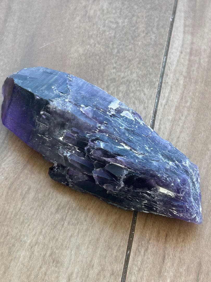 ナイジェリア産 トゥトゥクリフスアメジスト 原石 深紫の層を刻む、断崖の記憶