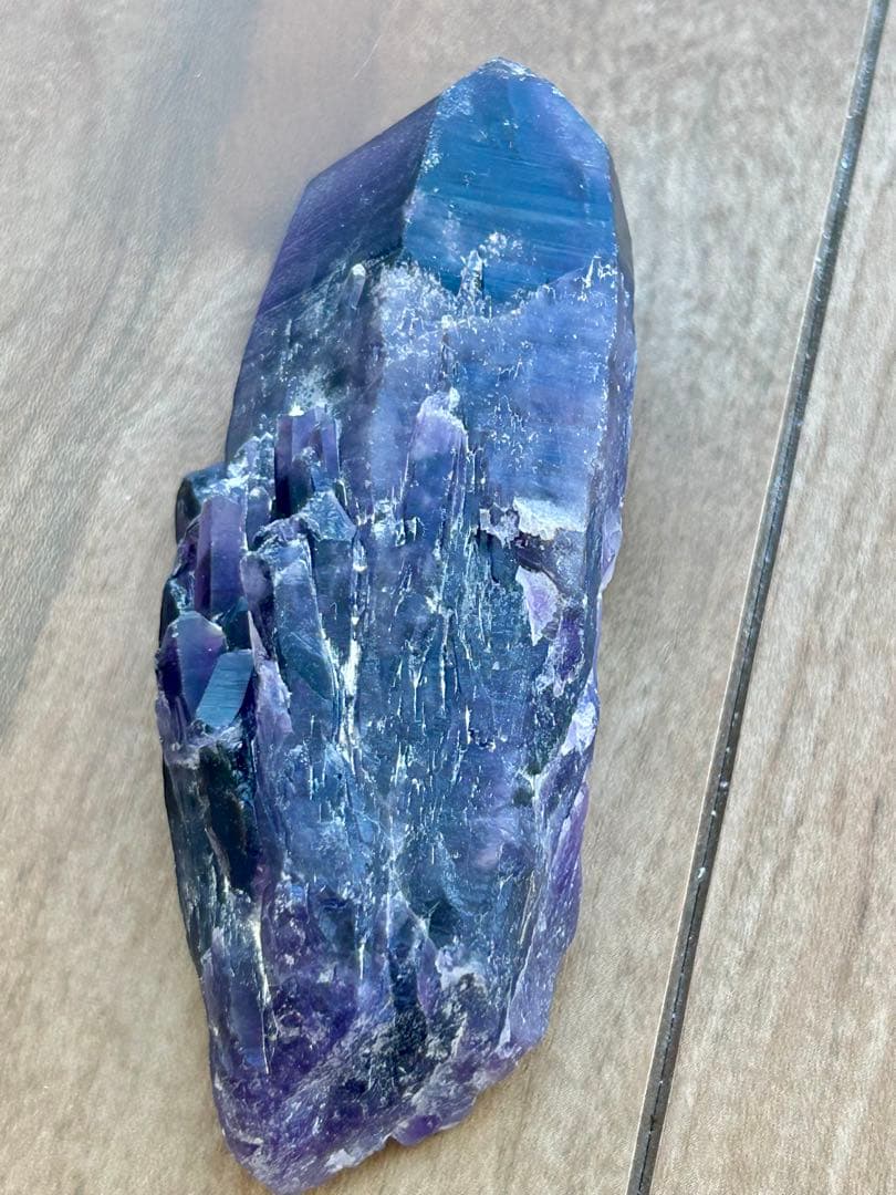 ナイジェリア産 トゥトゥクリフスアメジスト 原石 深紫の層を刻む、断崖の記憶