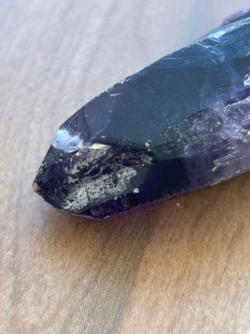 ナイジェリア産 トゥトゥクリフスアメジスト 原石 深紫の層を刻む、断崖の記憶