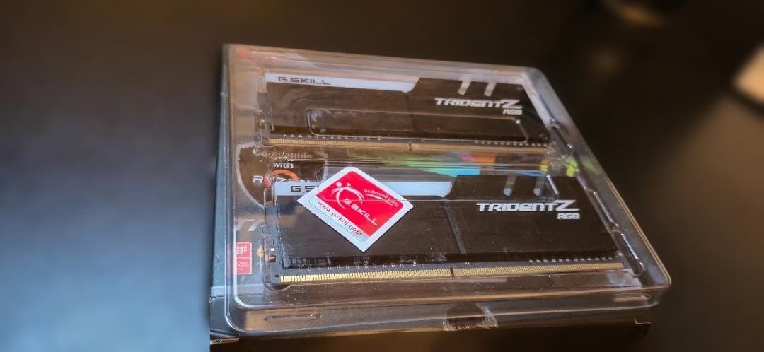 メモリー G.Skill Trident Z RGB DDR4 16GB 3200MHz