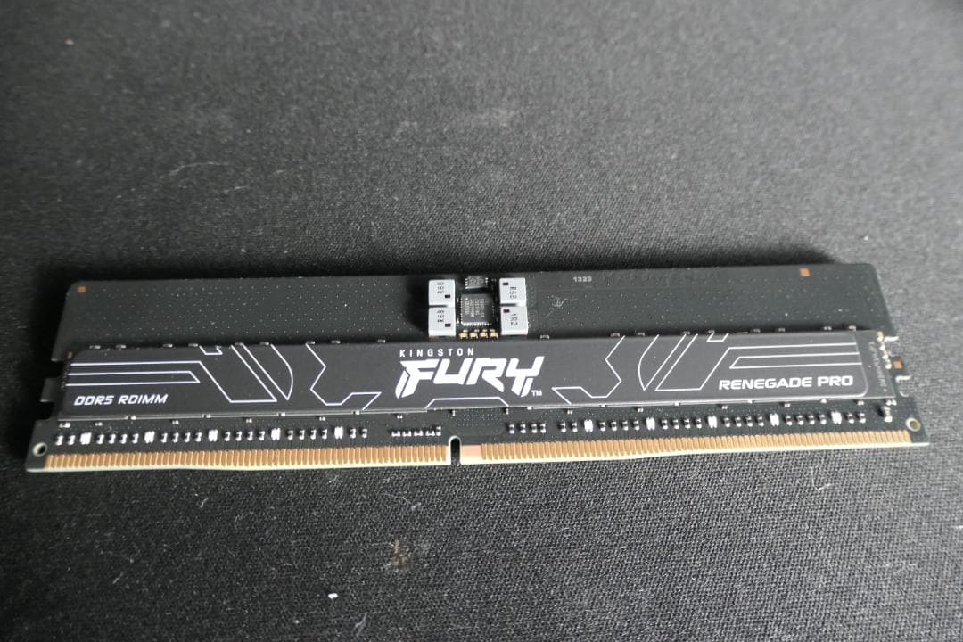 メモリー Kingston KF556R36RB-32 64GB R-DIMM ECC
