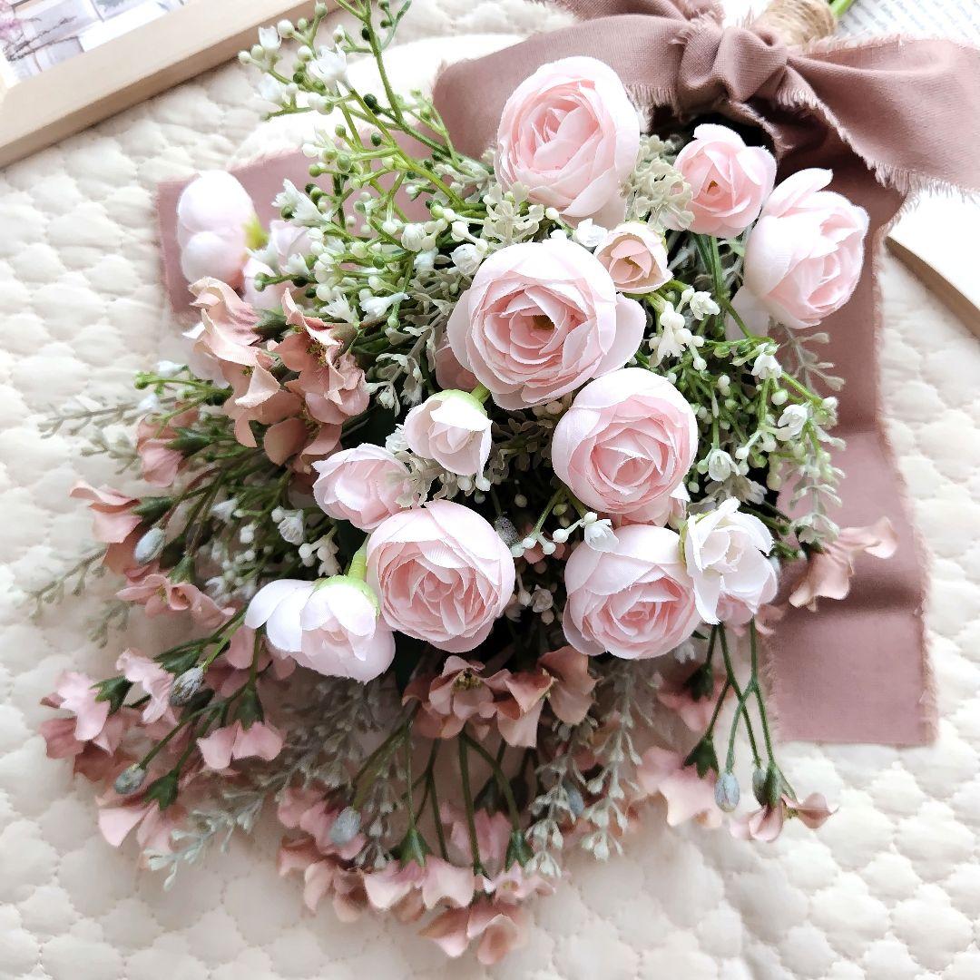 ラナンキュラスとくすみピンクスワッグ/ユーカリとカノンフラワーのハーフリース