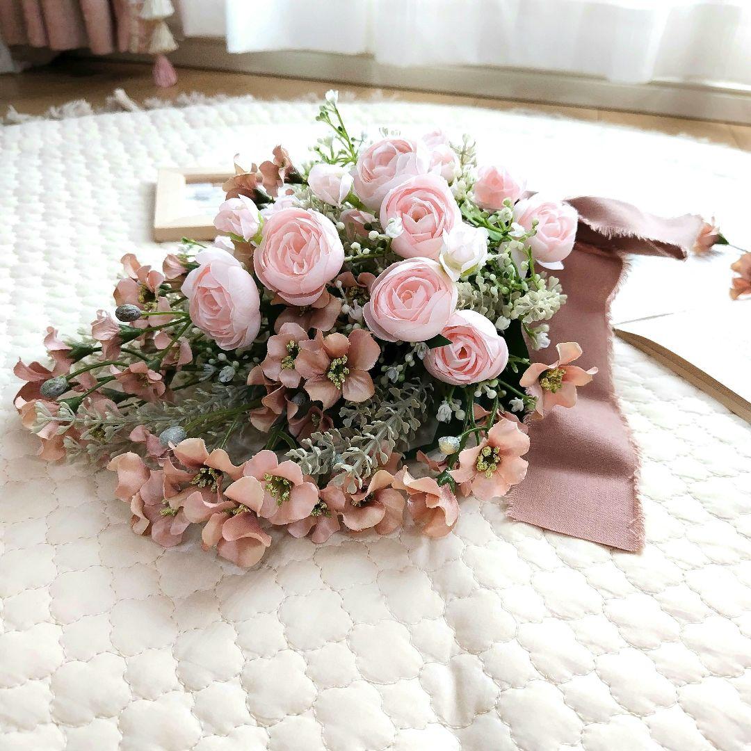 ラナンキュラスとくすみピンクスワッグ/ユーカリとカノンフラワーのハーフリース