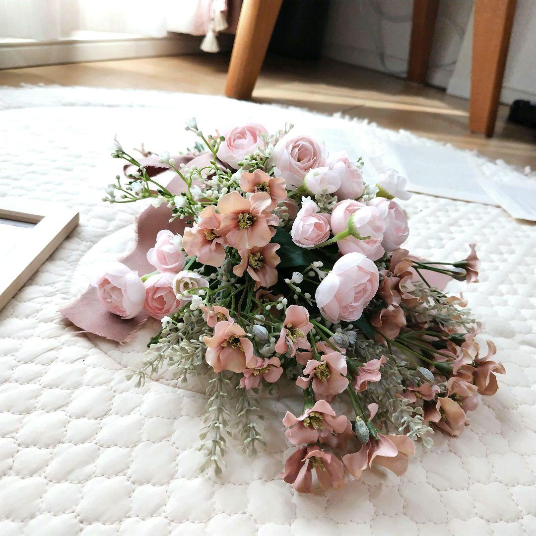 ラナンキュラスとくすみピンクスワッグ/ユーカリとカノンフラワーのハーフリース