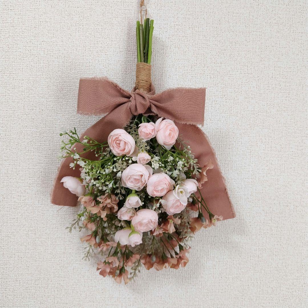 ラナンキュラスとくすみピンクスワッグ/ユーカリとカノンフラワーのハーフリース