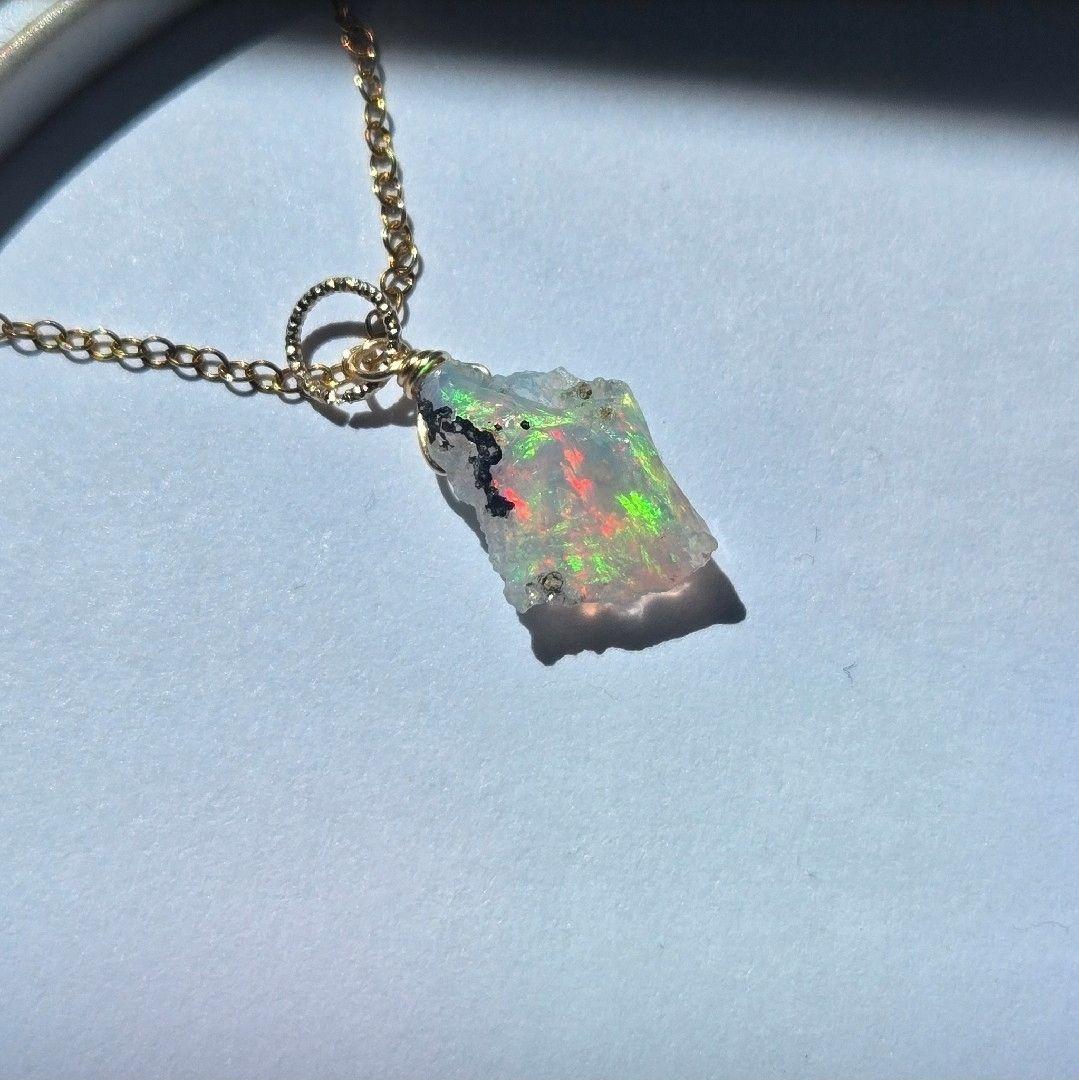 【一点物】エチオピアオパール ラフロック ペンダントトップ ✩.*˚