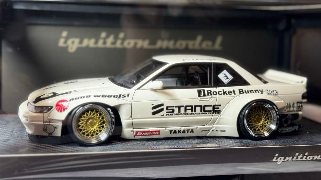 Rocket Bunny S14 V2 ホワイト 1/18イグニッションモデル