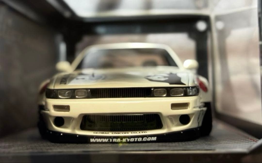 Rocket Bunny S14 V2 ホワイト 1/18イグニッションモデル