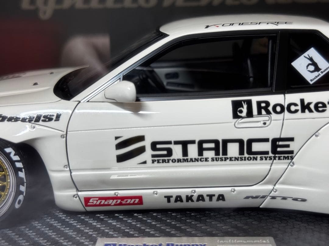 Rocket Bunny S14 V2 ホワイト 1/18イグニッションモデル