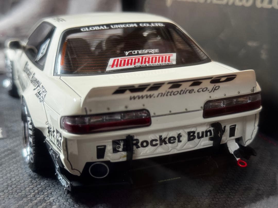 Rocket Bunny S14 V2 ホワイト 1/18イグニッションモデル