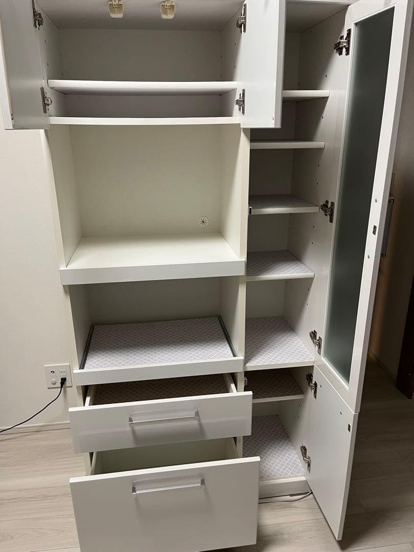 食器棚　1月18日まで出品