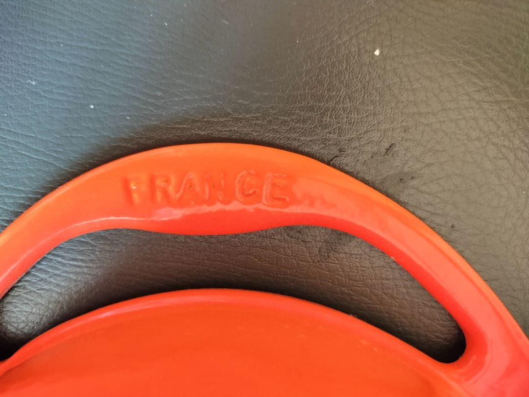 送料半額セール　LE CREUSET 両手鍋 オレンジ25センチ