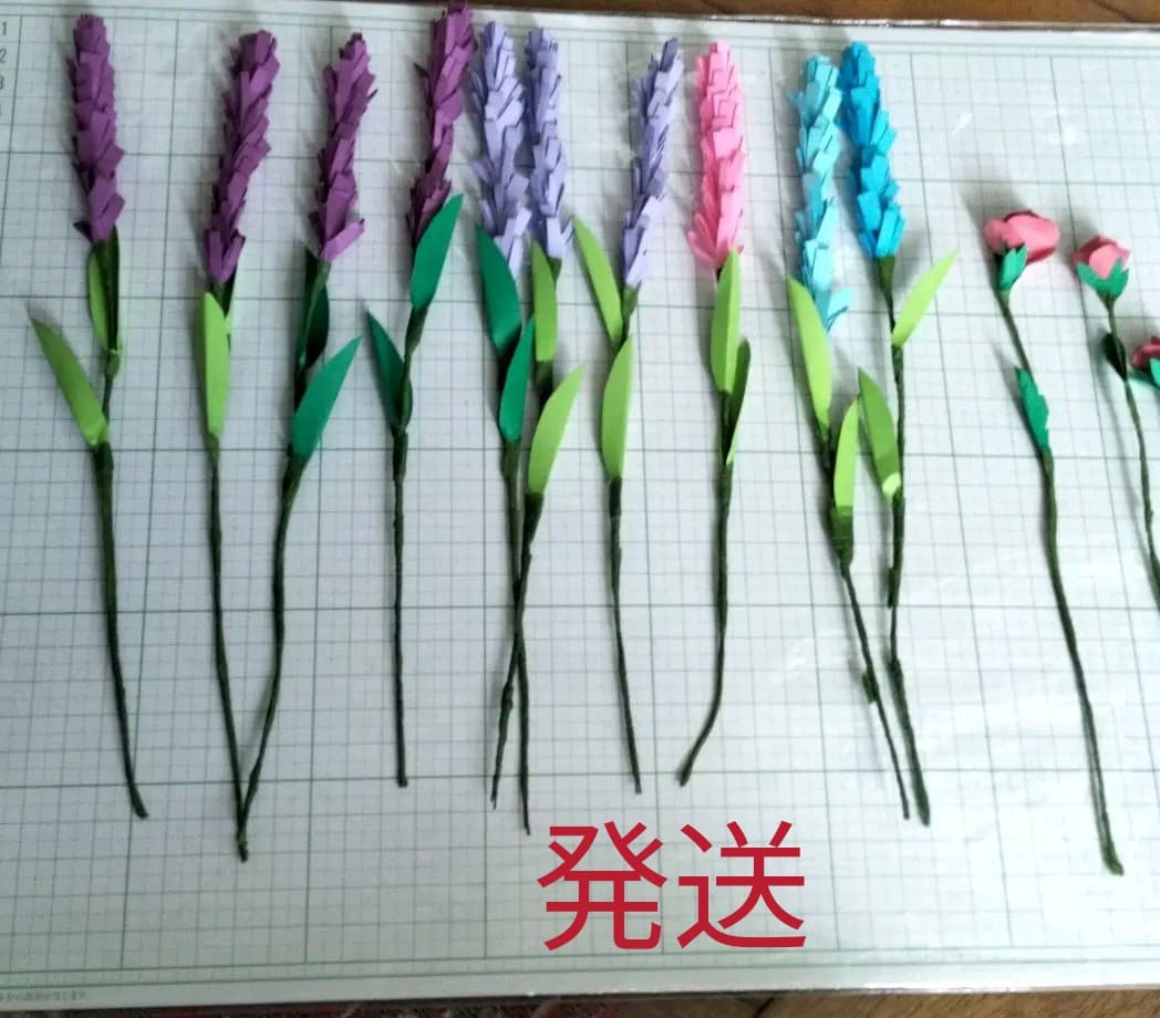 【shouko.m.m1965ページです】ラベンダー10本とミニ薔薇3本