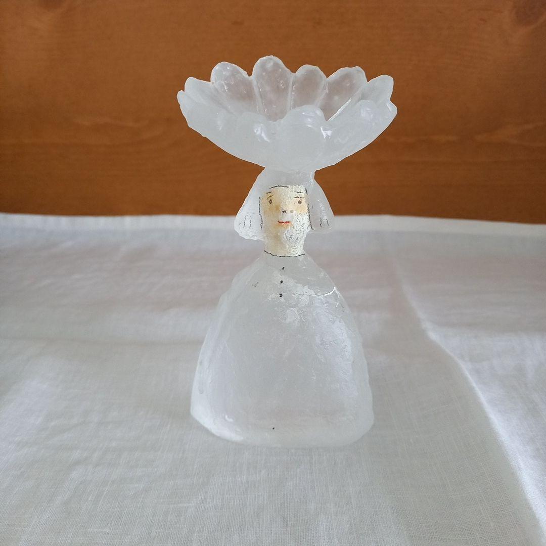 安達知江　ガール　girl 　花