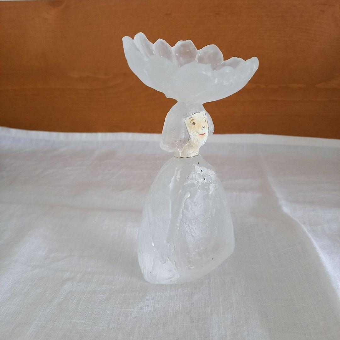 安達知江　ガール　girl 　花