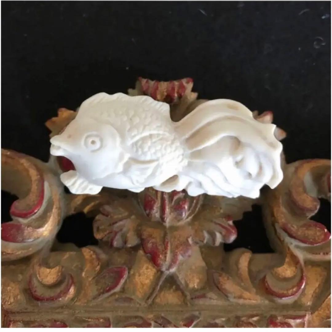 【種名　日本鹿の角】 手彫り帯留め　⭐️お茶目な金魚⭐️ ☆匿名☆