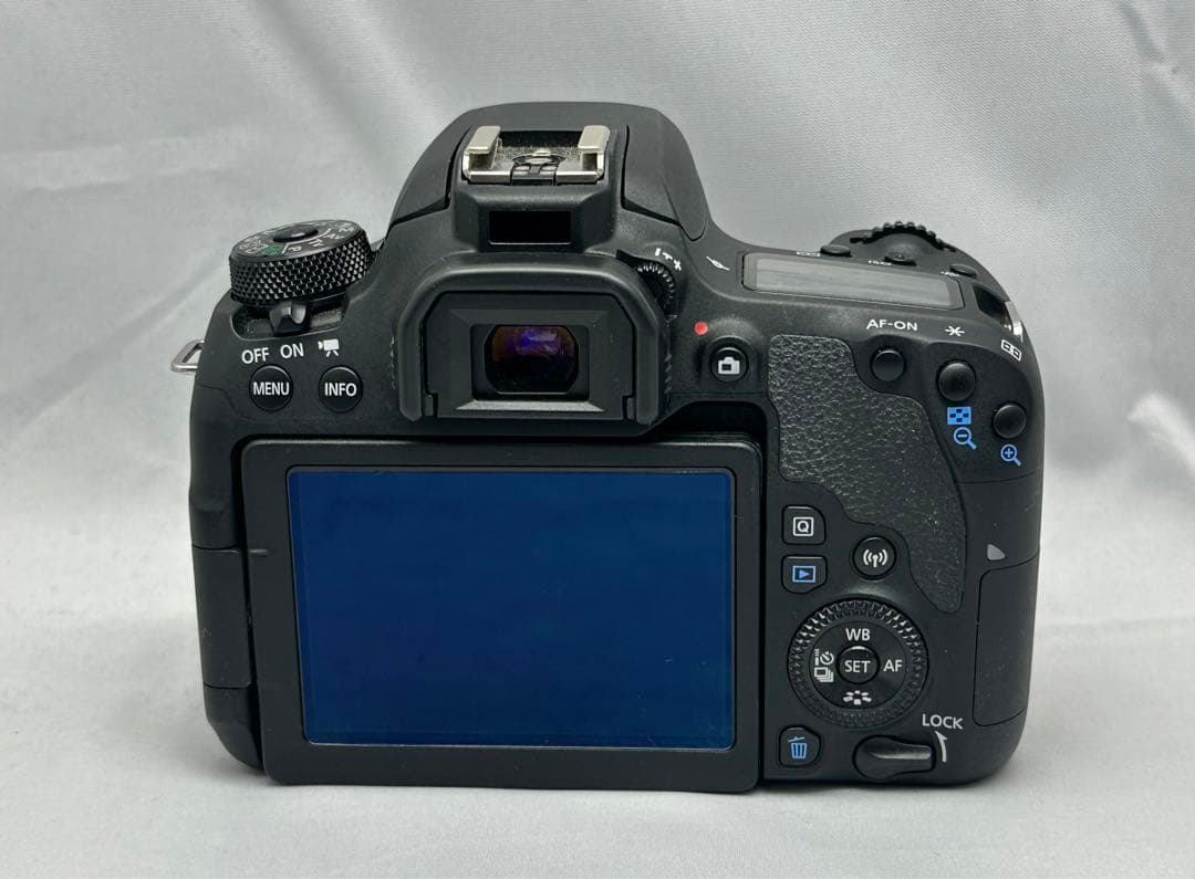 ショット数3,600枚！Canon EOS 9000D レンズキット