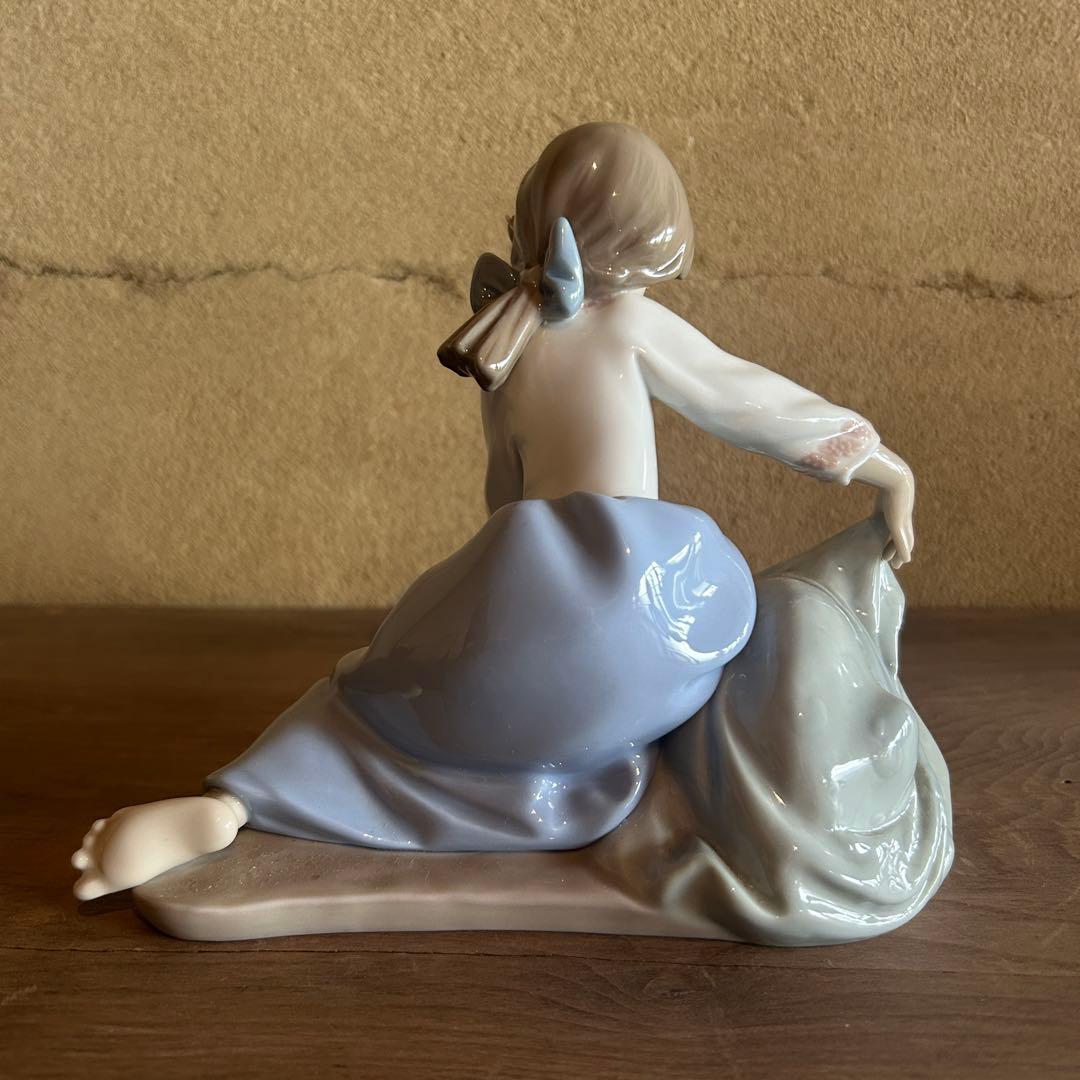 Lladro リヤドロ　「風邪をひかないように」陶器人形　26.2.11-1