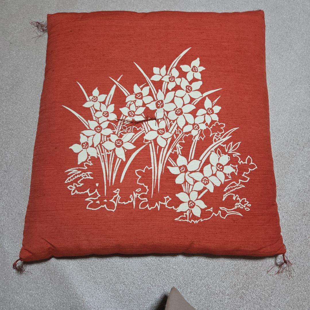 花柄刺繍の座布団 約60cm x 57cm　１0セット