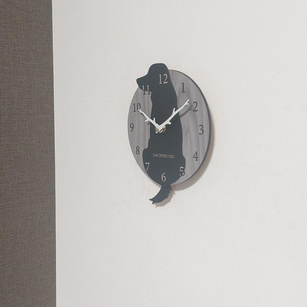 【期間限定値下げ】名入れ　しっぽ 振り子・はみ出し掛時計 ダックスフンド　黒