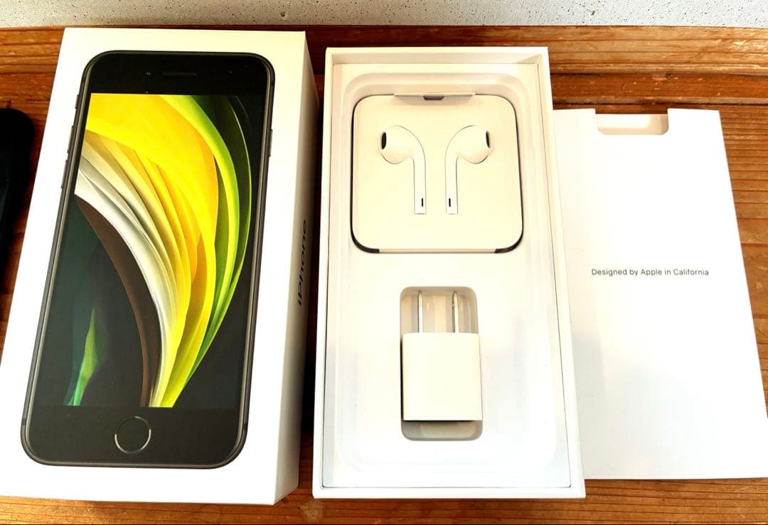 iPhone SE 第2世代 128GB ブラック SIMフリー 付属品多数