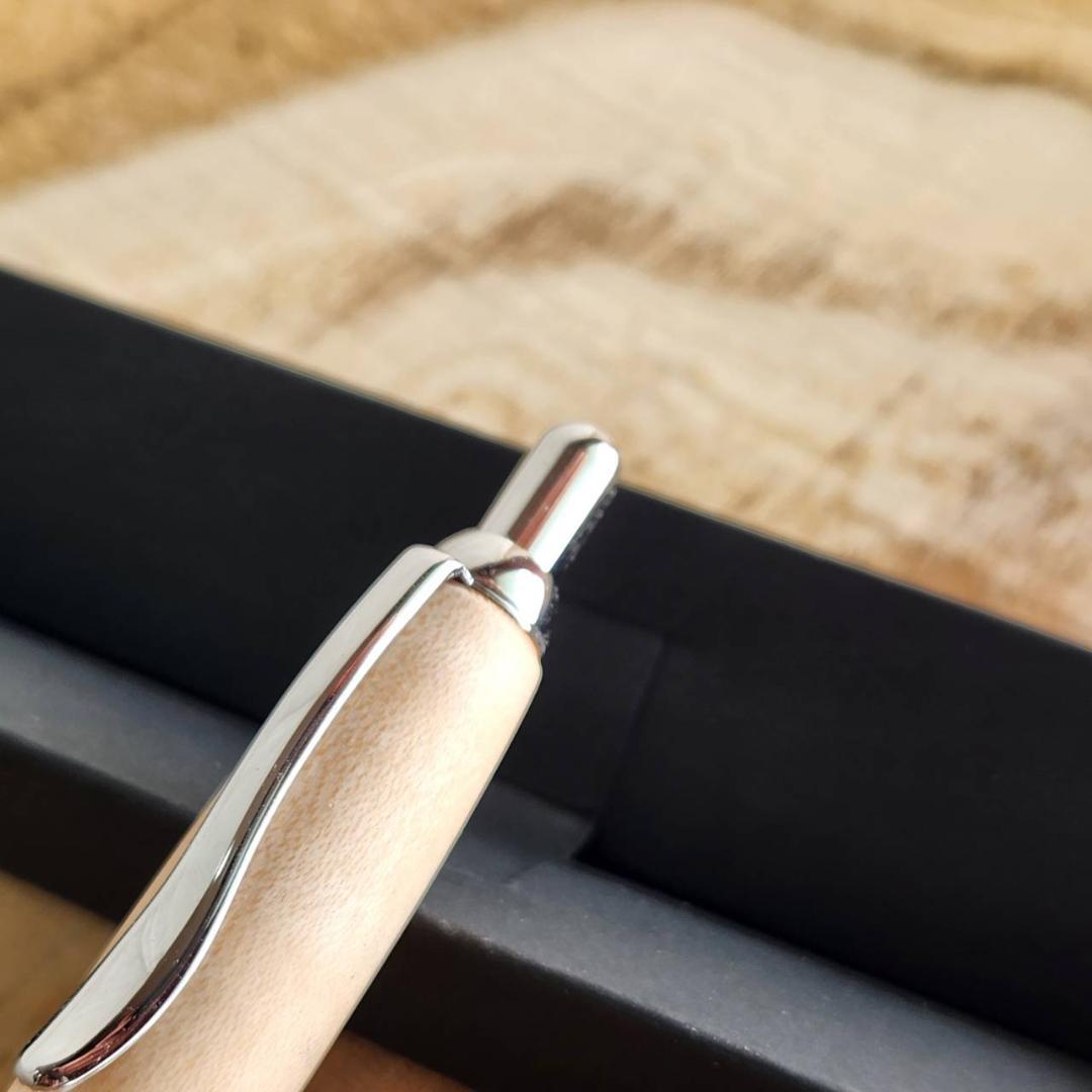 [8j1]シカモアの木軸ペン(ワンピース）