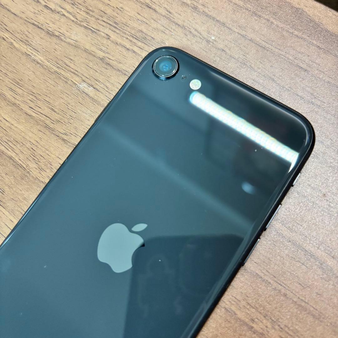 【美品】iPhone SE2 SIMフリー 64GB
