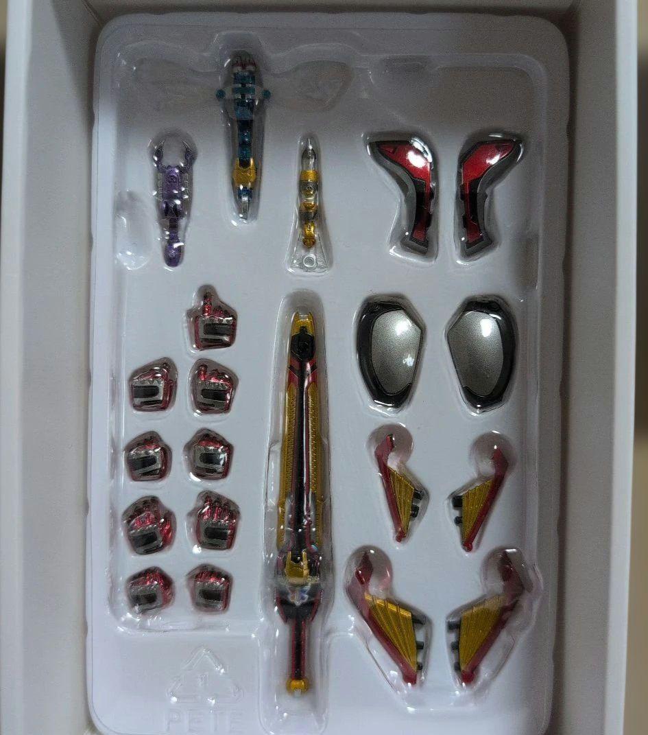 s.h.フィギュアーツ　仮面ライダー　カブト　ハイパーフォーム　真骨彫製法