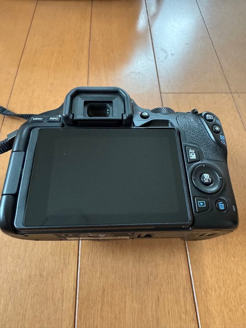 一眼レフカメラ Canon kiss X10望遠レンズセット