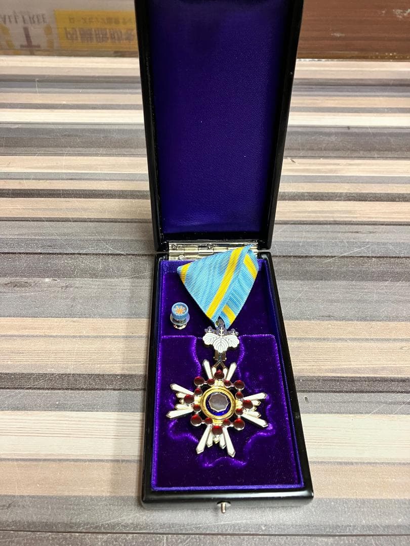 美品　勲章　瑞賓雙光章　瑞宝双光章　共箱あり　略綬あり