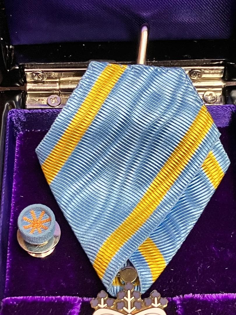 美品　勲章　瑞賓雙光章　瑞宝双光章　共箱あり　略綬あり