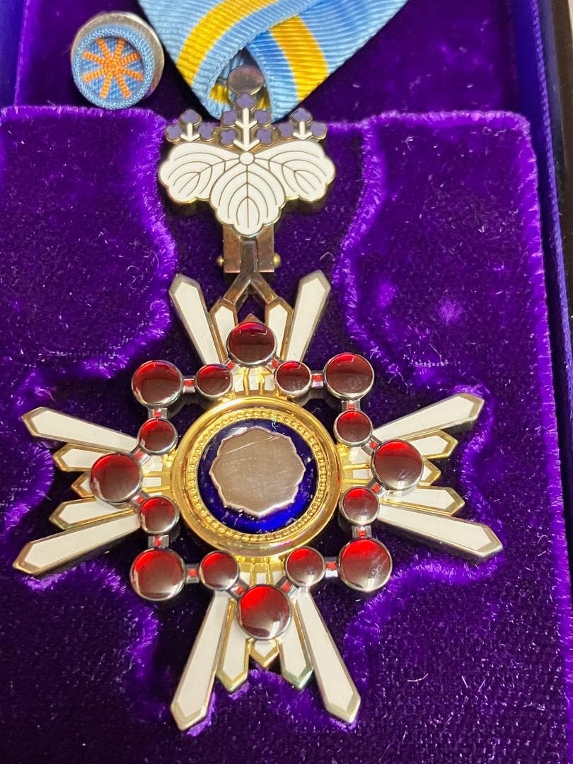 美品　勲章　瑞賓雙光章　瑞宝双光章　共箱あり　略綬あり