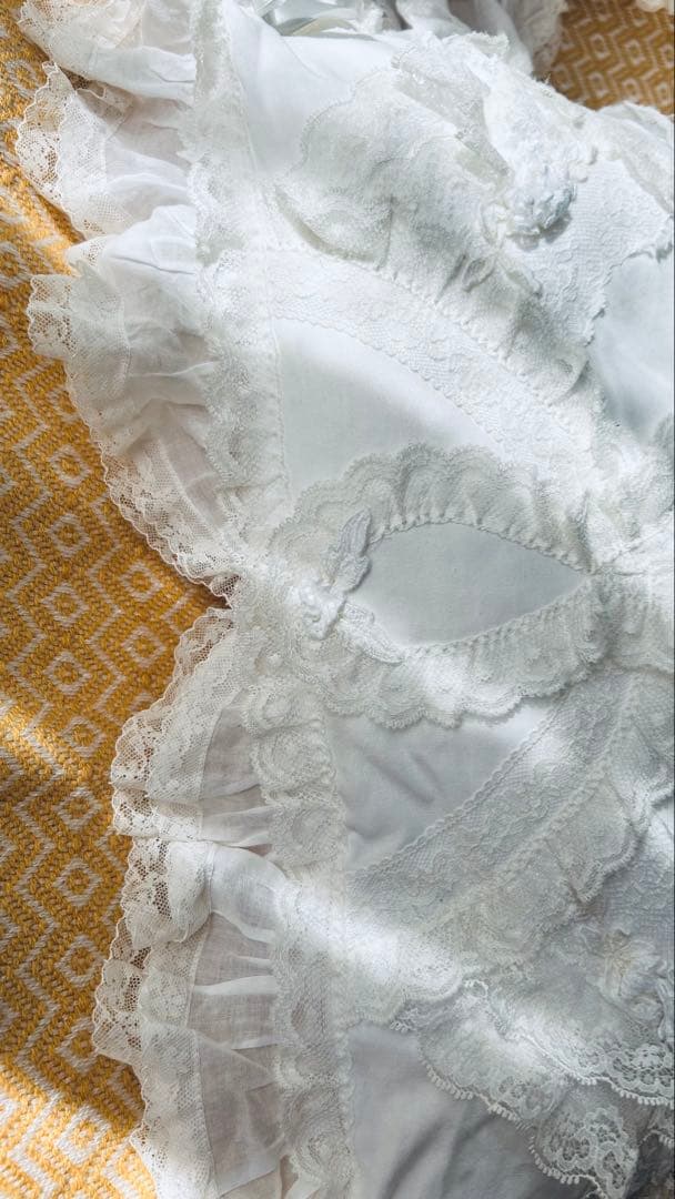 ❤️さえら★ヒスクローネ★美しいレース遣い★可愛いクッションカバー2枚セット