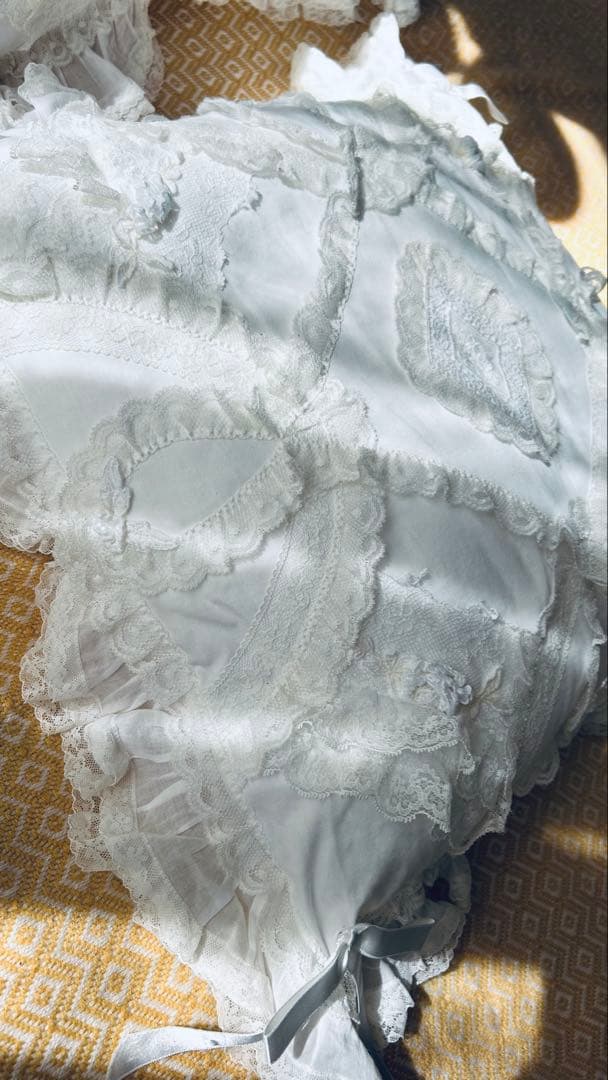 ❤️さえら★ヒスクローネ★美しいレース遣い★可愛いクッションカバー2枚セット