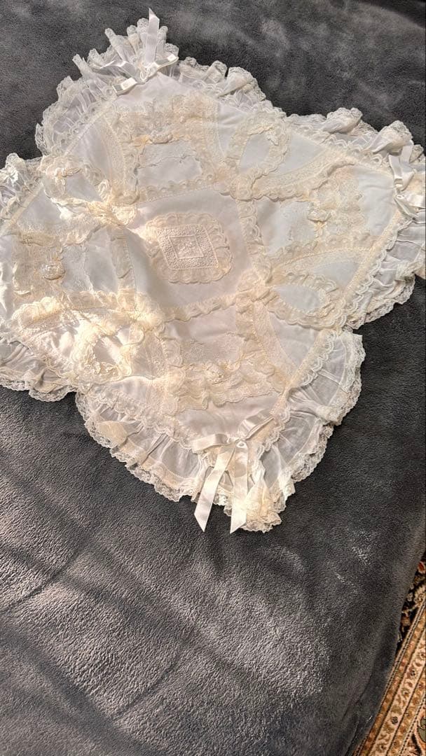 ❤️さえら★ヒスクローネ★美しいレース遣い★可愛いクッションカバー2枚セット