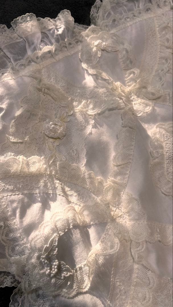 ❤️さえら★ヒスクローネ★美しいレース遣い★可愛いクッションカバー2枚セット