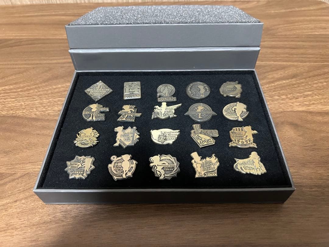 ● 劇場版名探偵コナン20周年記念Blu-rayBOX特典ピンバッジ