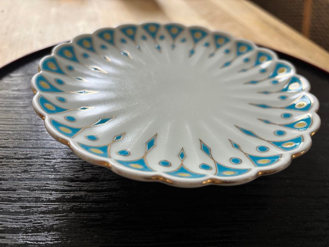 花びら型の陶器皿4枚セット