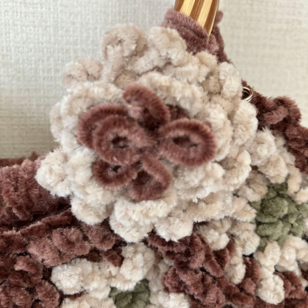 ハンドメイド　花柄モチーフ　手編みバッグ