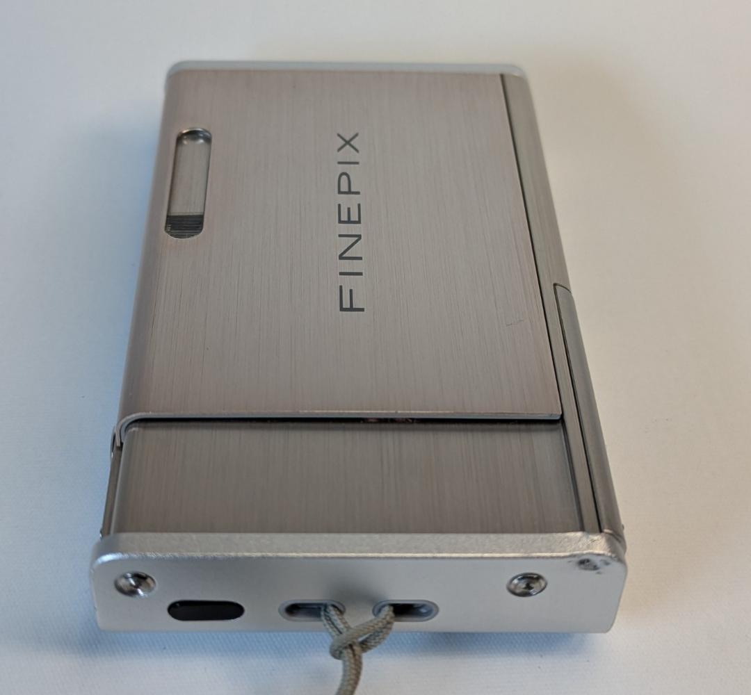 美品 FUJIFILM FinePix Z2 コンパクトデジタルカメラ