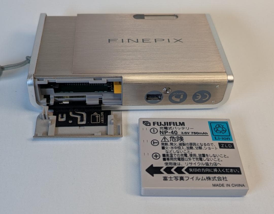 美品 FUJIFILM FinePix Z2 コンパクトデジタルカメラ