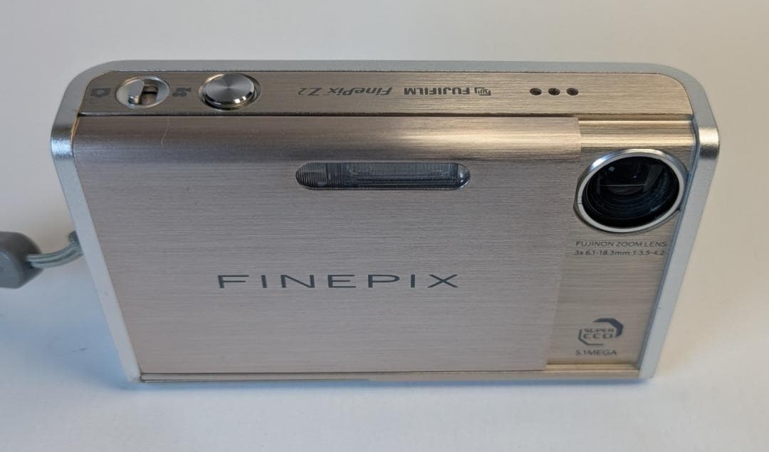 美品 FUJIFILM FinePix Z2 コンパクトデジタルカメラ