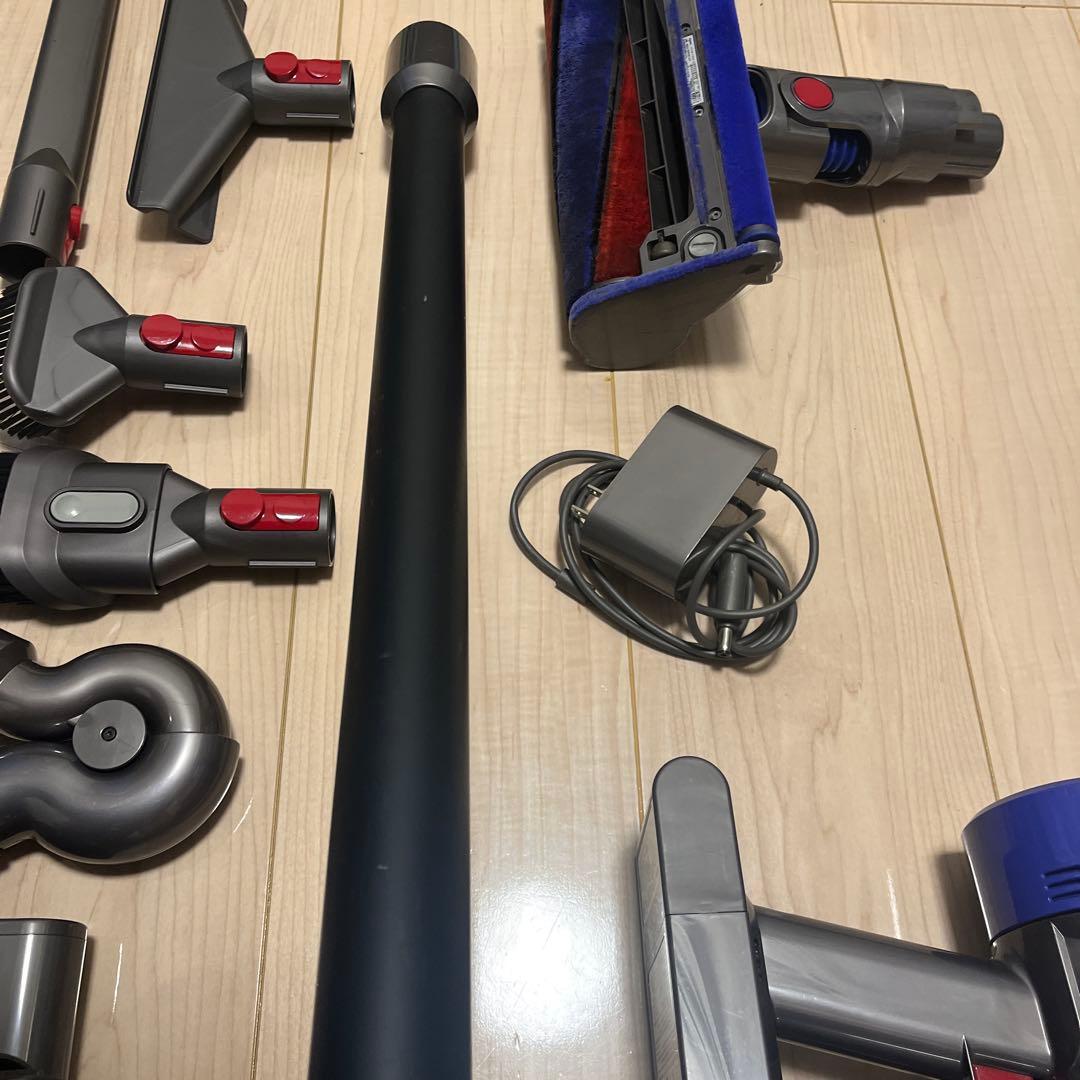 ① すぐ使える！動作品！dysonダイソンコードレスクリーナー純正SV10