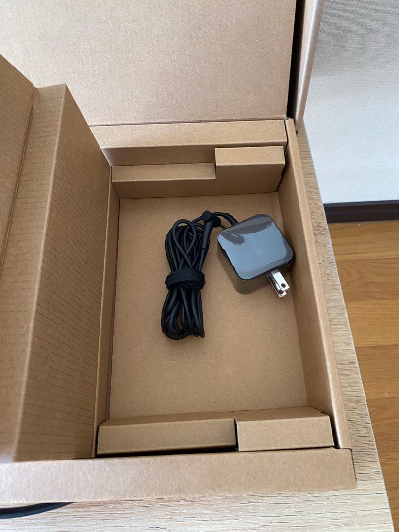 ASUS ノートPC ブラック ACアダプター付き　(ジャンク扱い)