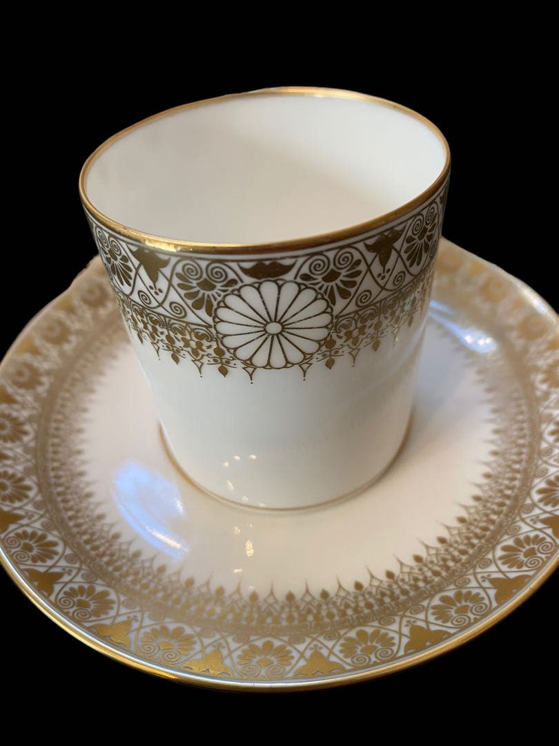 宮中御用品 菊花紋　珈琲碗皿　陶香堂　中山製陶所謹製 平成ニ年十一月吉日