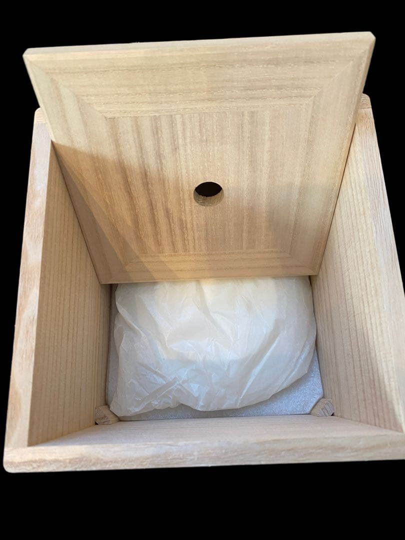 宮中御用品 菊花紋　珈琲碗皿　陶香堂　中山製陶所謹製 平成ニ年十一月吉日