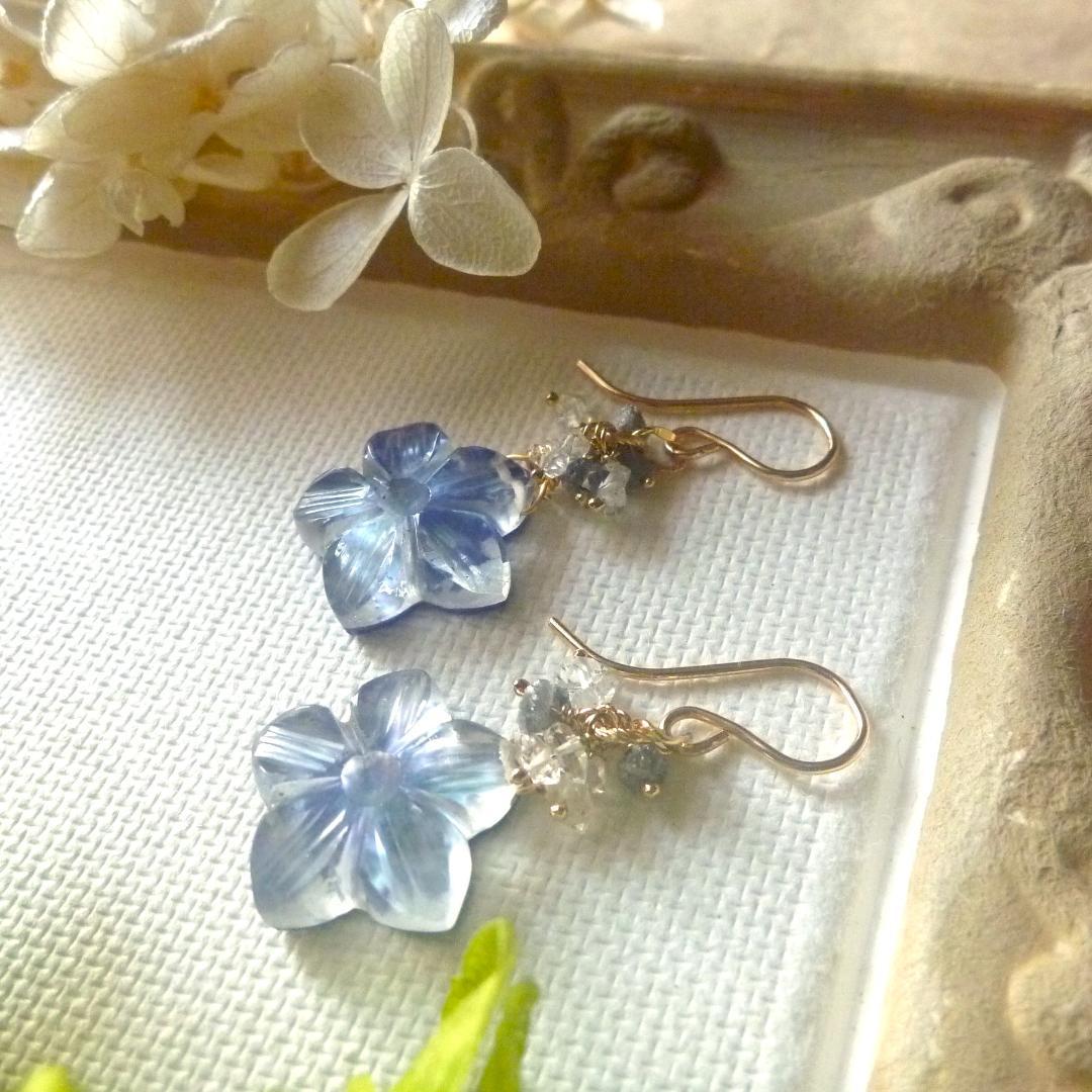 14kgf/ラピスラズリ×MOPクリスタルジャスミンカービングとダイヤのピアス