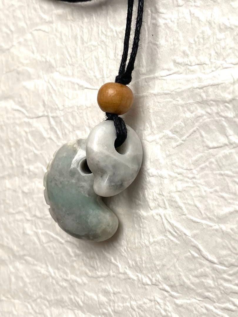 糸魚川翡翠　ニノ型勾玉と獣型勾玉のネックレス