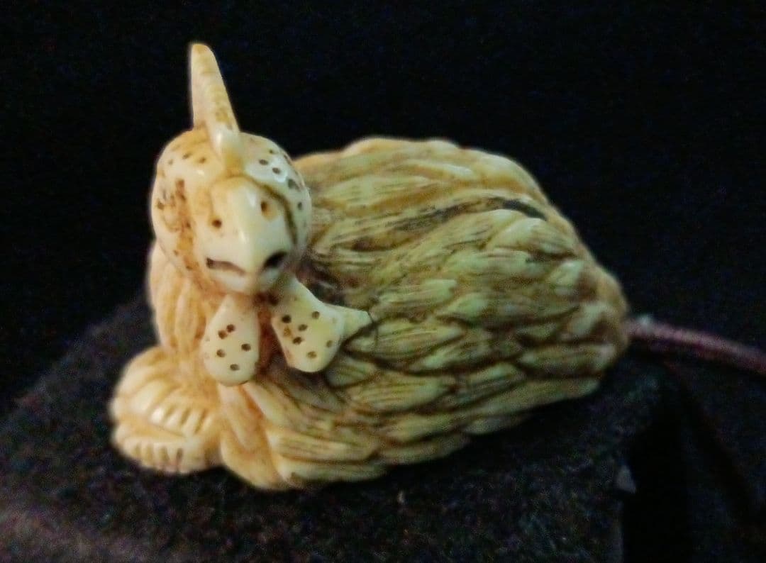 玉石 在銘 「雄鶏 図 酉年」根付