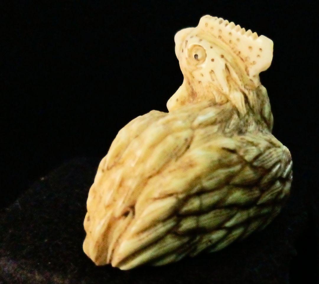 玉石 在銘 「雄鶏 図 酉年」根付